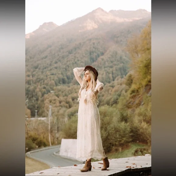 Zara Cream Lace Maxi Dress - Picture 4 of 5